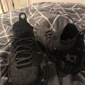 Nike KD 11
Multi-Color Metallic Gold